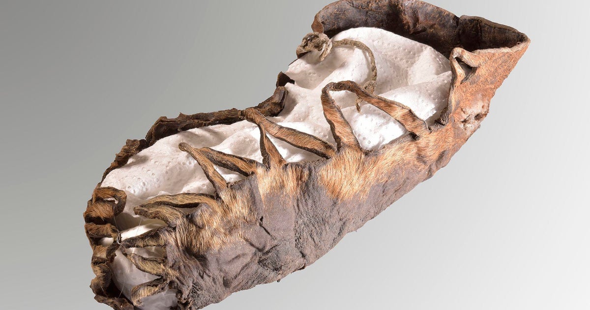 Archaeologists find 2,000-yr-old child’s shoe with laces intact Archaeologists find 2,000-yr-old child’s shoe with laces intact