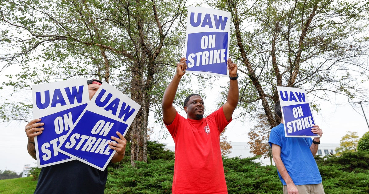 UAW targets more Ford and GM plants as union expands autoworker strike  CBS News UAW targets more Ford and GM plants as union expands autoworker strike  CBS News