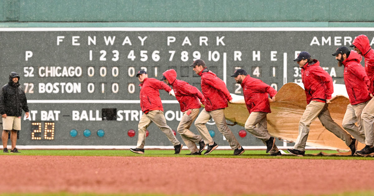 White Sox beat Red Sox, 3-2, in rain-shortened game at Fenway Park - CBS  Boston