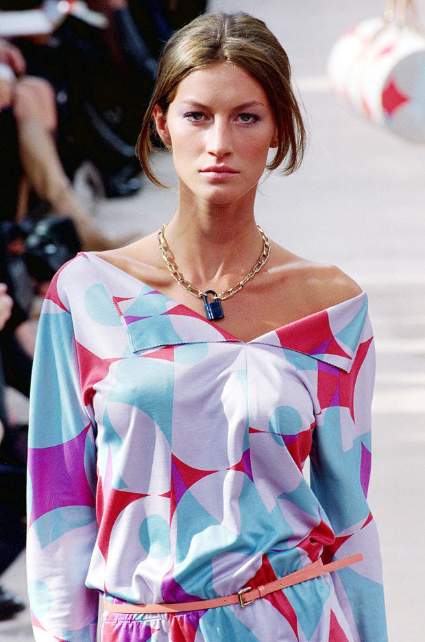Louis Vuitton : Runway - Paris Fashion Week - Ready To Wear Spring/Summer 1999 