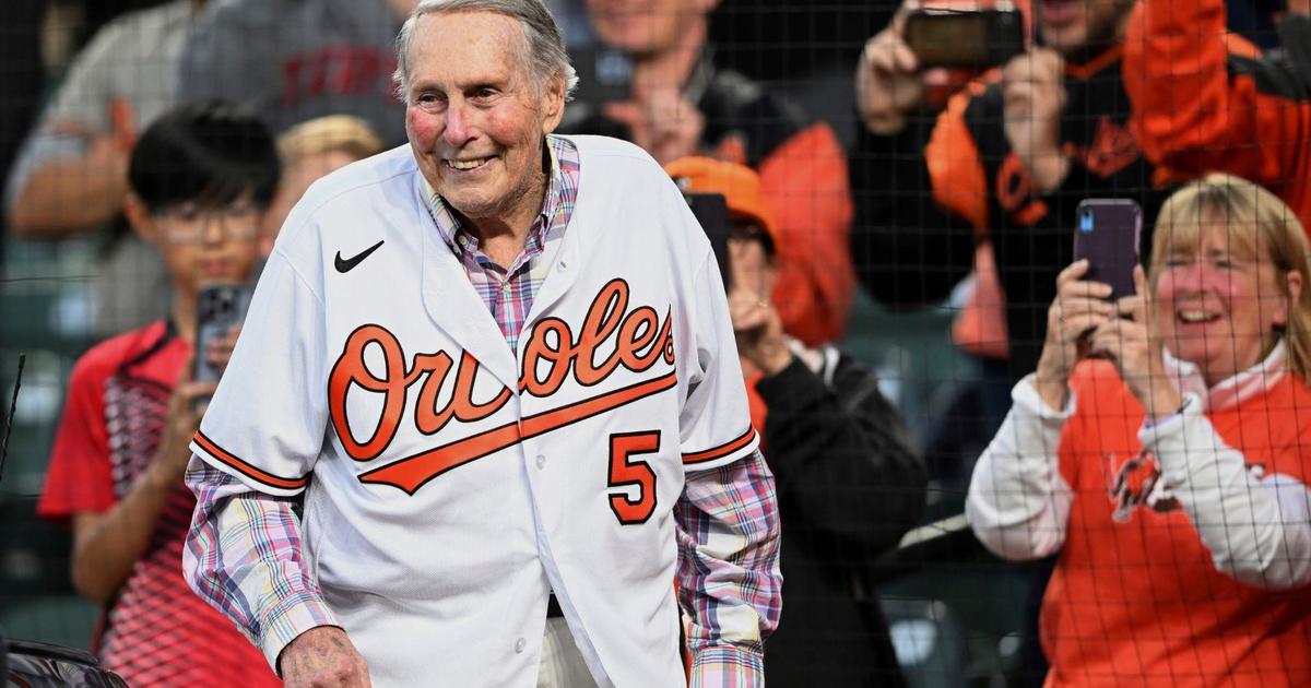 ‘Mr. Oriole’ Brooks Robinson, a Baltimore baseball legend, dies at age 86