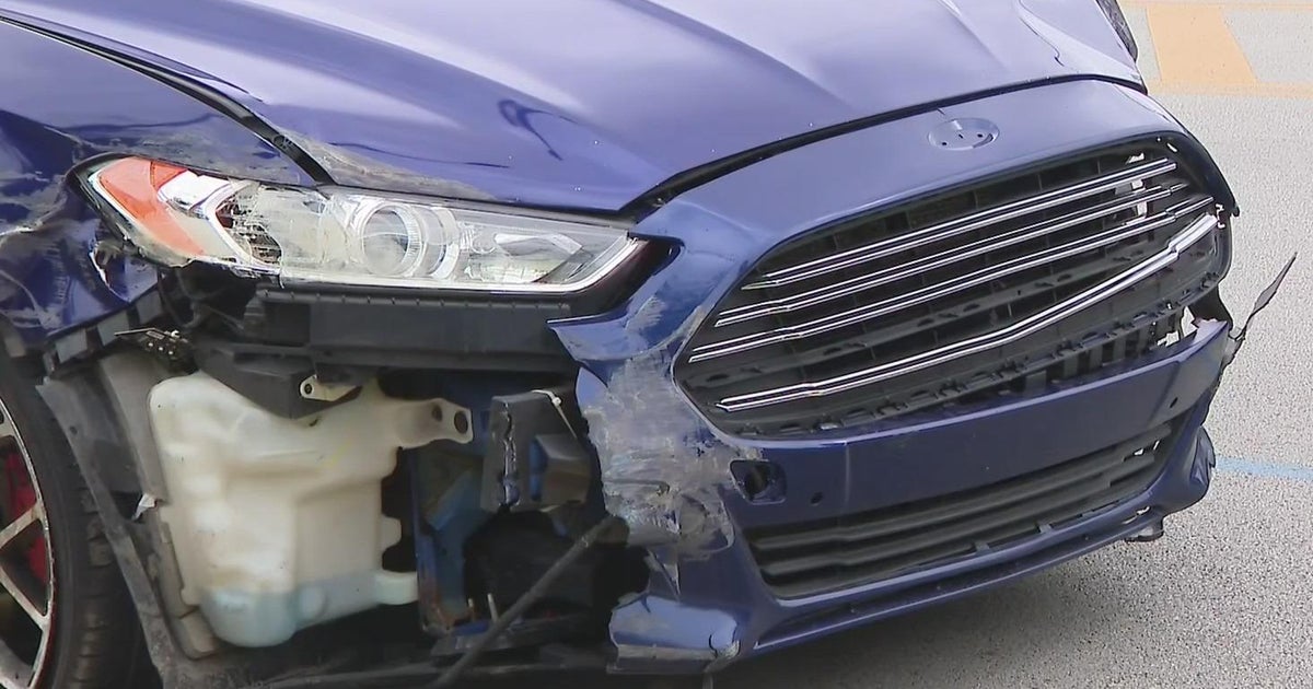 CPD officer injured by carjacker and stolen vehicle - CBS Chicago