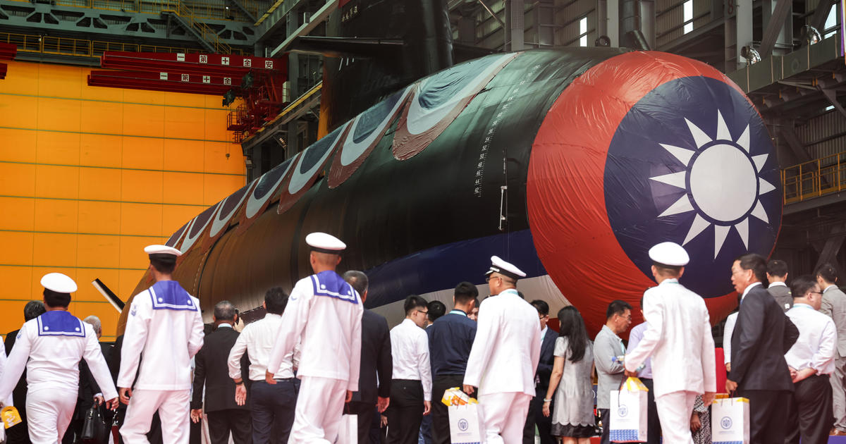 Тайван представи първата си собствено разработена военна подводница в четвъртък,