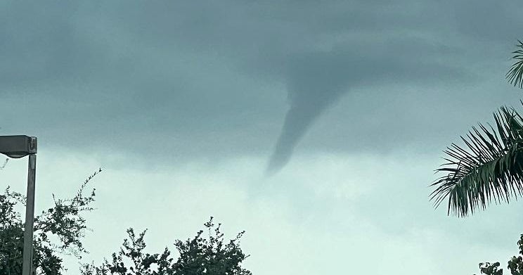 South Florida wild weather: Funnel cloud in Hialeah as Miami ties 65-year-old high temp record South Florida wild weather: Funnel cloud in Hialeah as Miami ties 65-year-old high temp record