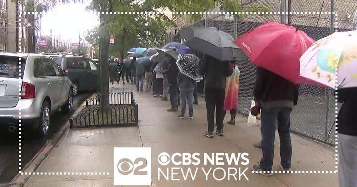 NYC officials defend decision to keep public schools open CBS New York