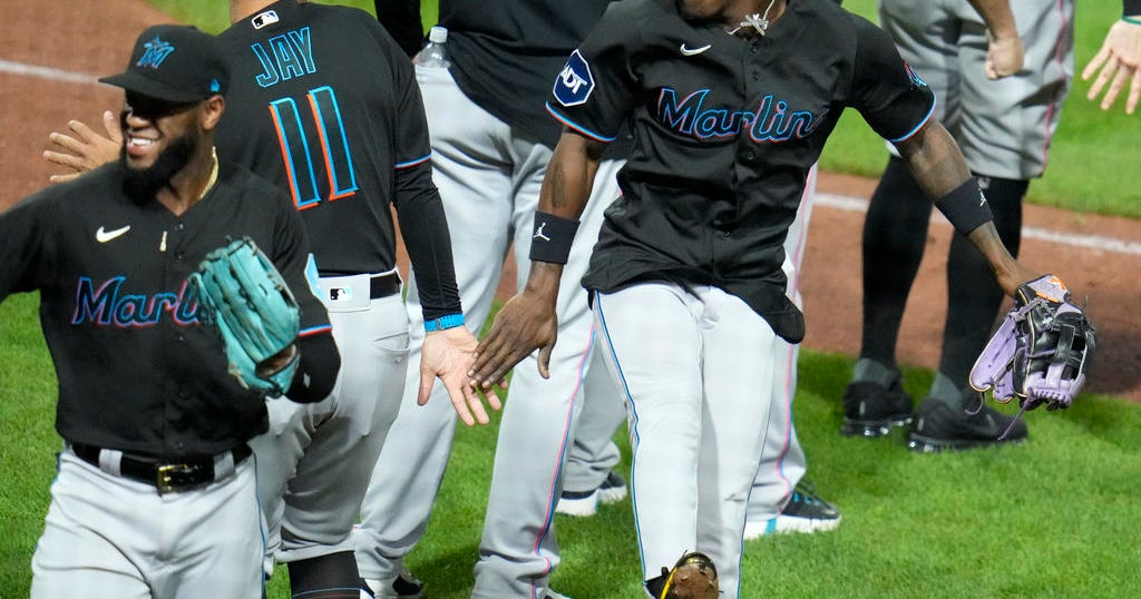 Miami Marlins beat Pirates 4-3 to shut in on playoff location Miami Marlins beat Pirates 4-3 to shut in on playoff location