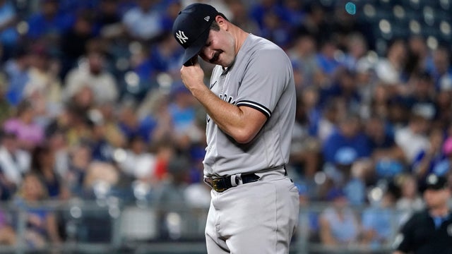 yankees-royals-carlos-rodon.jpg