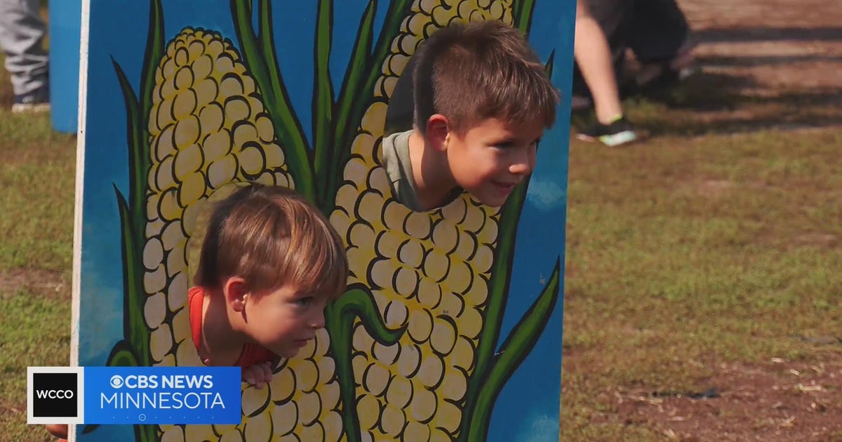 Minnesotans enjoy fall activities in summer heat - CBS Minnesota