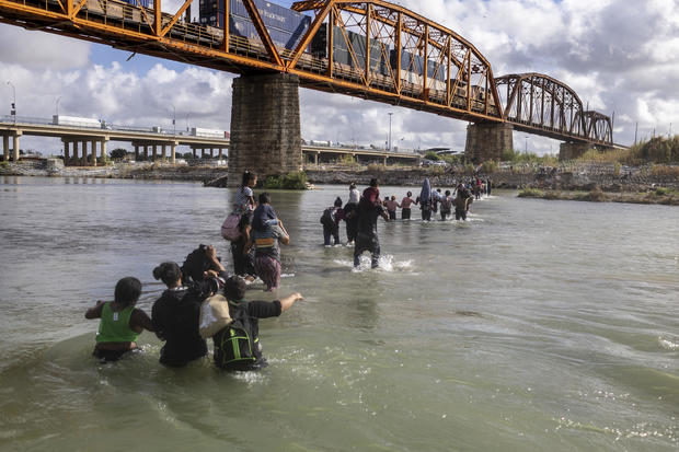 Surge In Migration Overwhelms Texas Border City Of Eagle Pass 