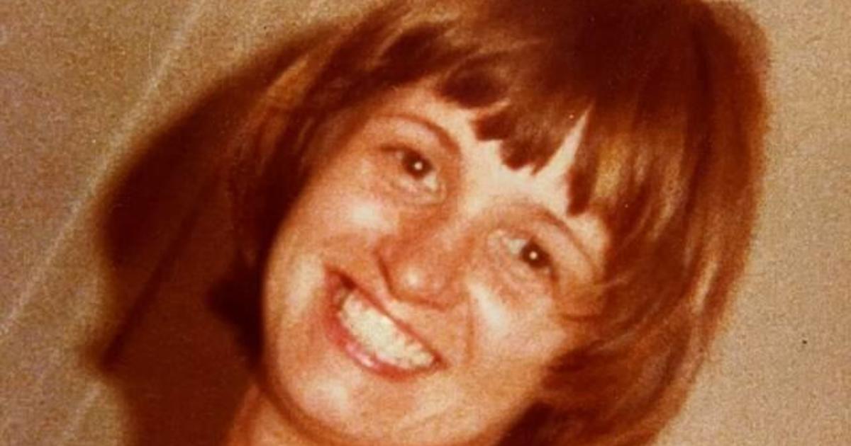 Japanese Son Rape Mom Video - Linda Slaten case: Decades-long search for Florida mom's killer ends with  arrest of Joseph Clinton Mills, her son's childhood football coach - CBS  News