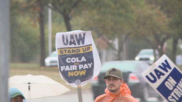 uaw-strike-day-21-outside-ford-assembly-plant.jpg 