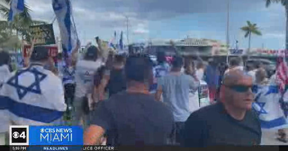 Tensions boil as Israeli, Palestinian supporters protest in downtown Fort Lauderdale Tensions boil as Israeli, Palestinian supporters protest in downtown Fort Lauderdale