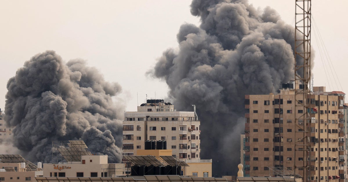 Izrael i Hamas są w stanie wojny po tym, jak palestyńscy bojownicy przeprowadzili śmiercionośne ataki ze Strefy Gazy