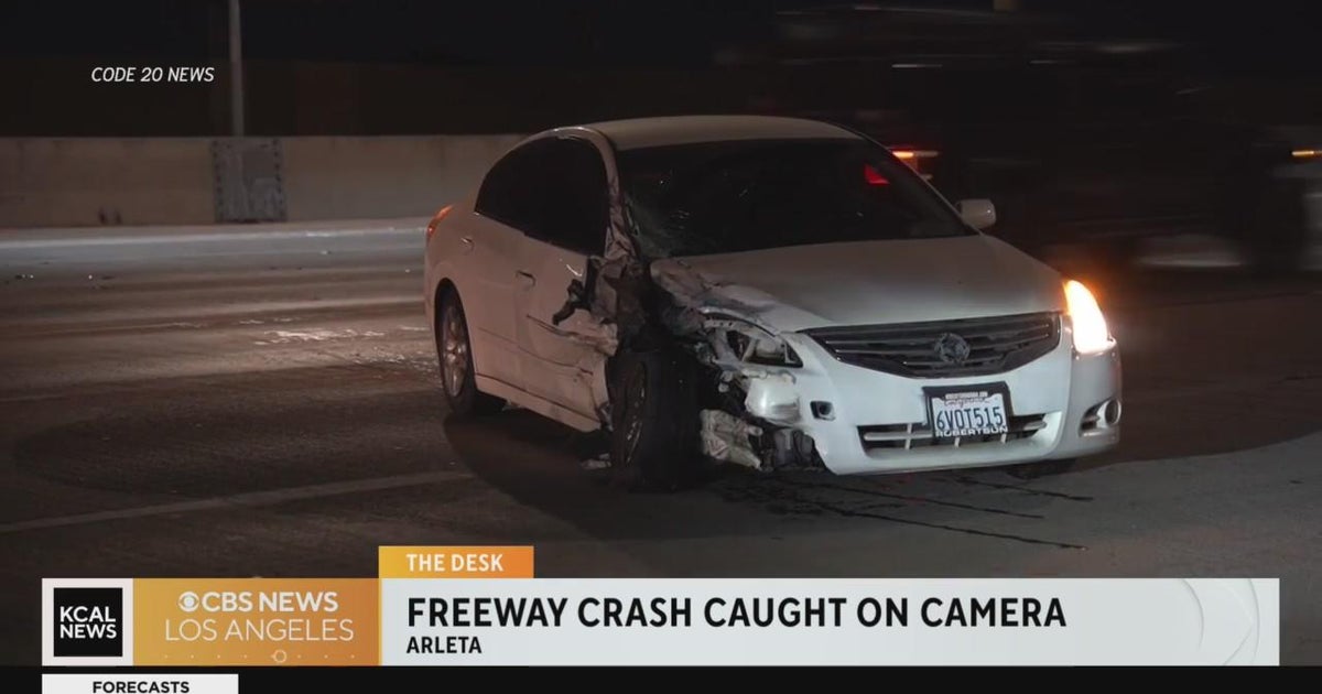 watch-car-crashes-into-stalled-vehicle-on-the-5-freeway-cbs-los-angeles