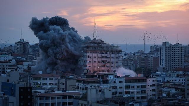 cbsn-fusion-israel-ramps-up-airstrikes-on-gaza-ground-invasion-expected-thumbnail-2359407-640x360.jpg 