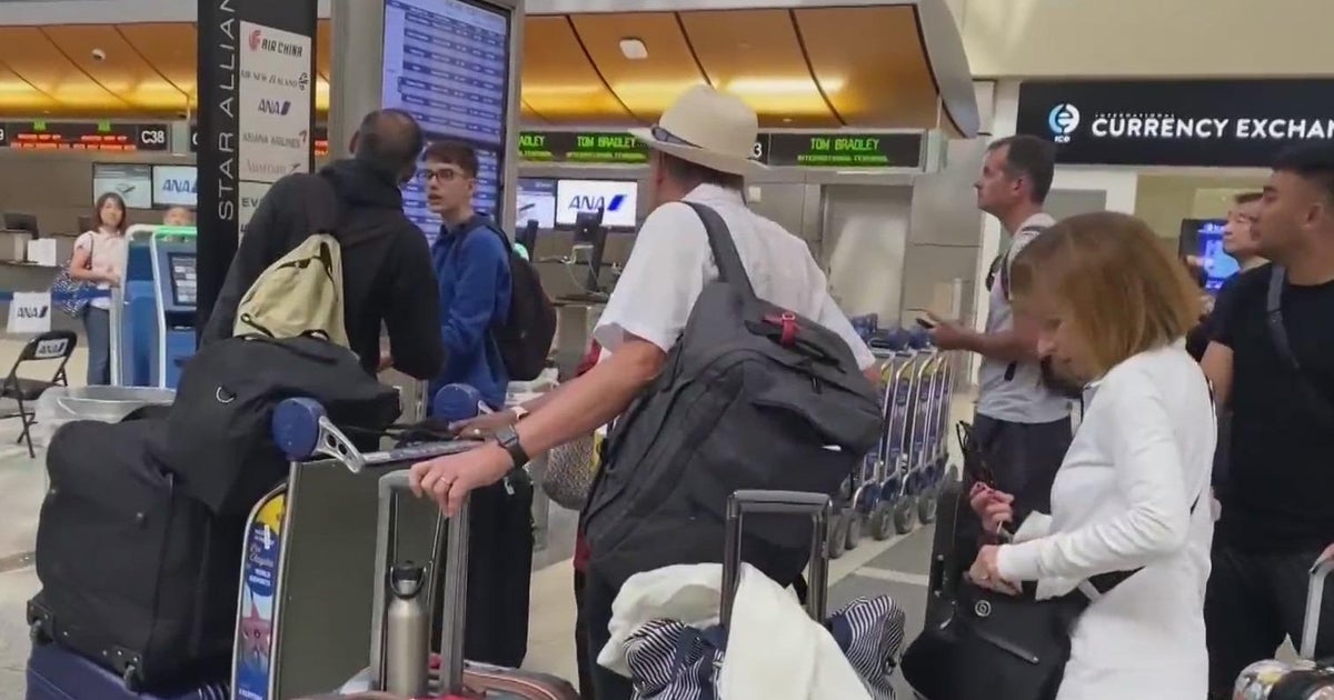 Airlines suspend Israel flights after U.S. State Department issues travel warning