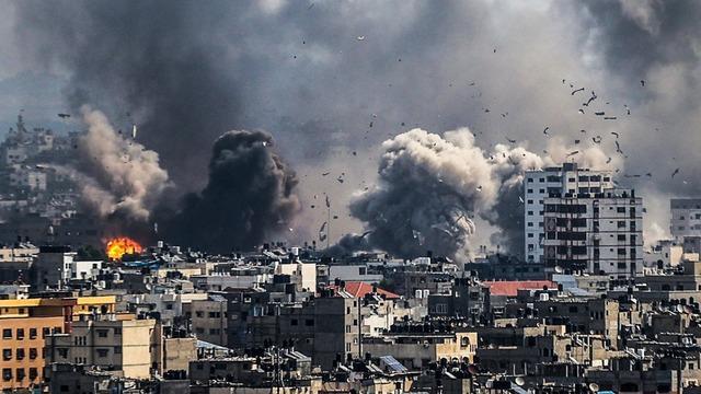 cbsn-fusion-israeli-troops-amassing-on-gaza-border-airstrikes-continue-thumbnail-2362347-640x360.jpg 