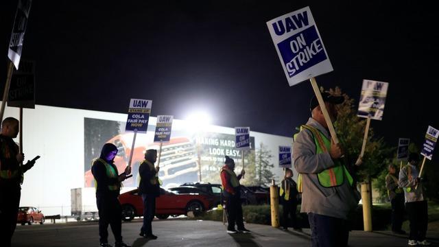 cbsn-fusion-uaw-expands-strike-to-ford-louisville-plan-as-it-expands-into-fourth-week-thumbnail-2369802-640x360.jpg 
