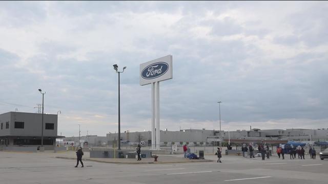 UAW strike reaches one month, contract negotiations continue 