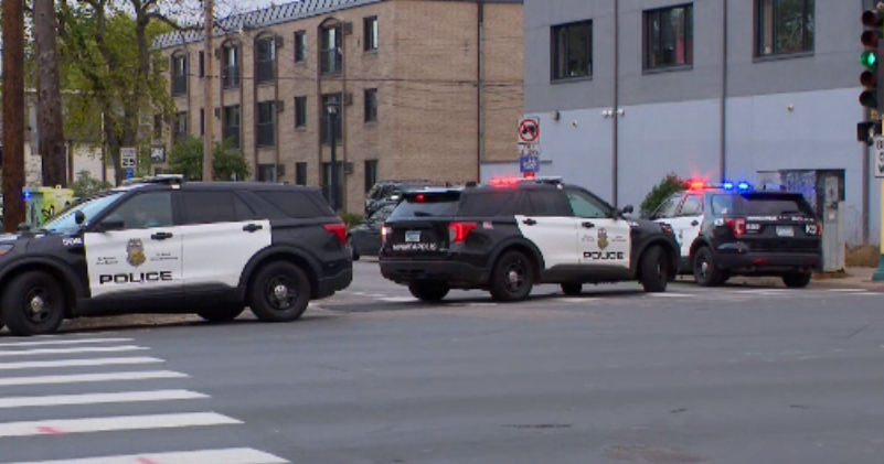 1 injured in shooting outside Uptown Minneapolis business - CBS Minnesota