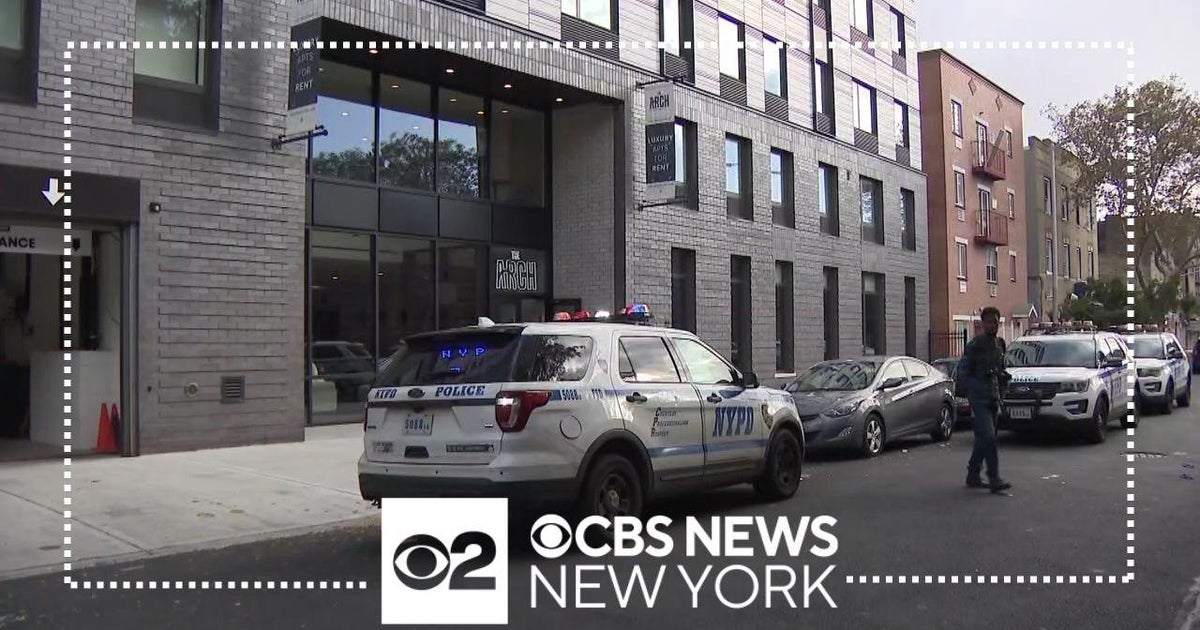 2 shot in brand new luxury building in Brooklyn - CBS New York