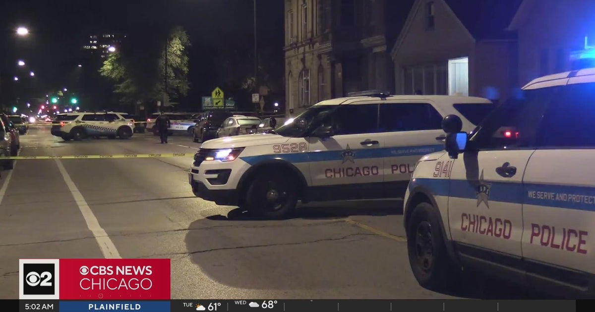 2 men shot while walking on Chicago's Southwest Side - CBS Chicago