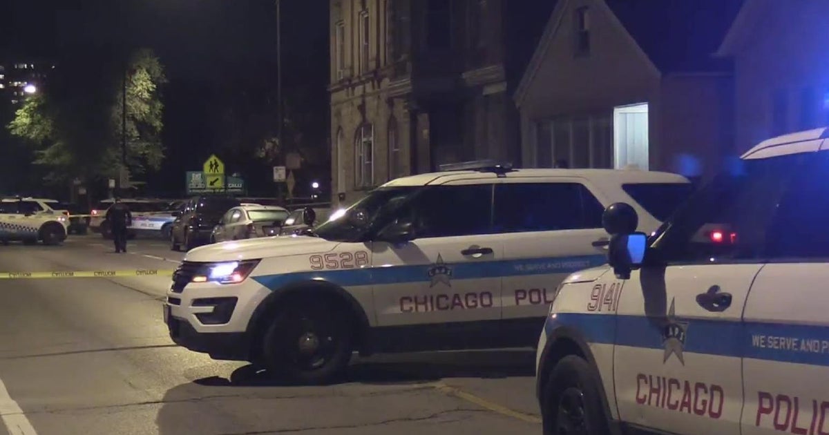 2 men shot while walking on Chicago's Southwest Side - CBS Chicago