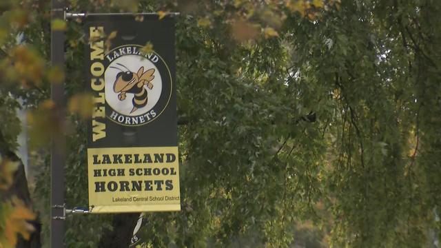A banner on a lamppost reading, "Lakeland High School Hornets." 