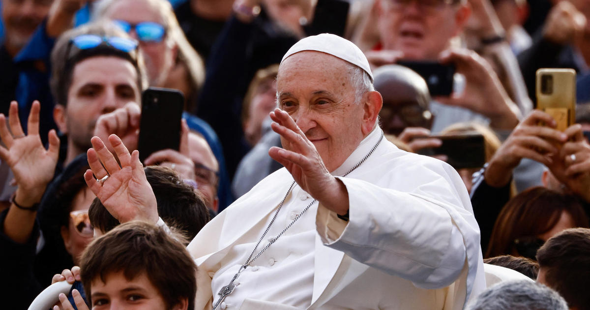 教皇、教会の将来の会議で女性の統治役割を保証する「緊急」