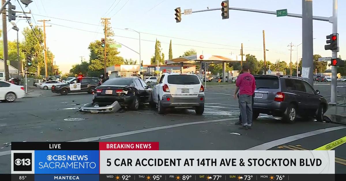 Traffic Delayed After 5-vehicle Crash In South Sacramento - CBS Sacramento