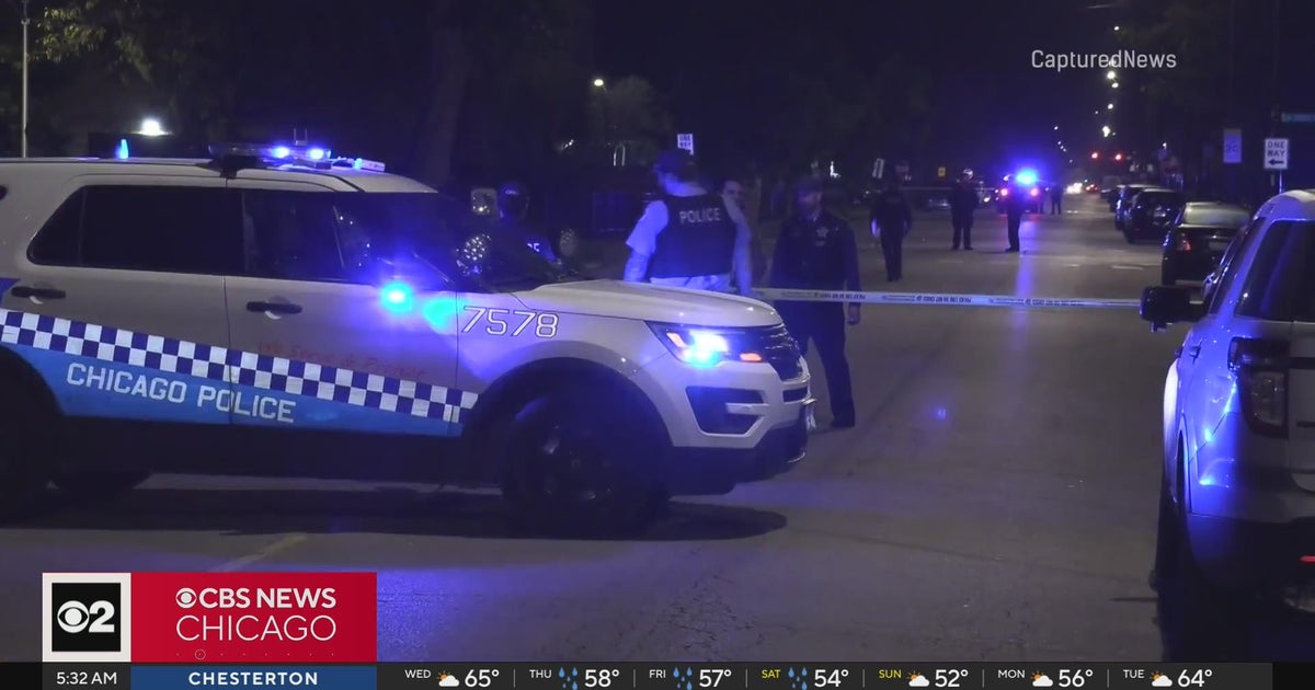 Passenger shot to death while inside car on Chicago's South Side - CBS ...