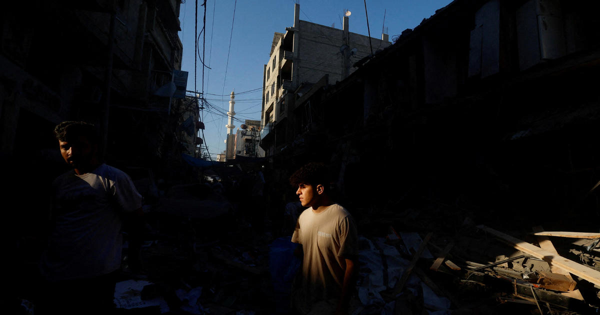 Más ataques aéreos contra Gaza hoy mientras la ayuda humanitaria sigue estancada en Egipto
