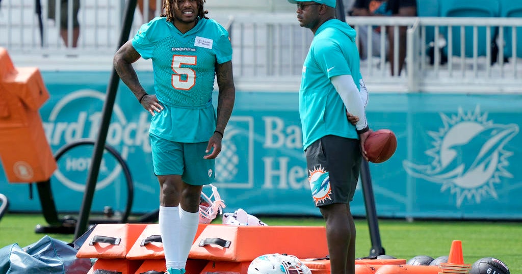 Miami Dolphins’ Jalen Ramsey returns to area for first time considering that knee surgical procedure Miami Dolphins’ Jalen Ramsey returns to area for first time considering that knee surgical procedure