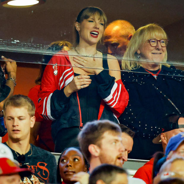 taylor-swift-chiefs.jpg 