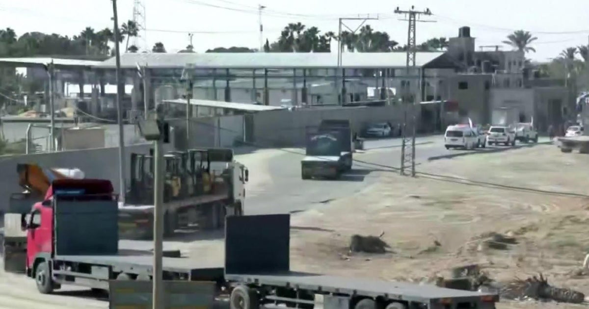 Egypt boarder opens, allowing humanitarian aid into Gaza - CBS Chicago