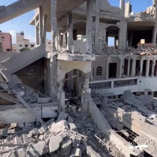 Photo of bombed out building in Gaza Strip 