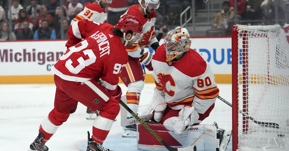 DeBrincat notches hat trick, Detroit Red Wings win fifth straight by downing Flames 6-2