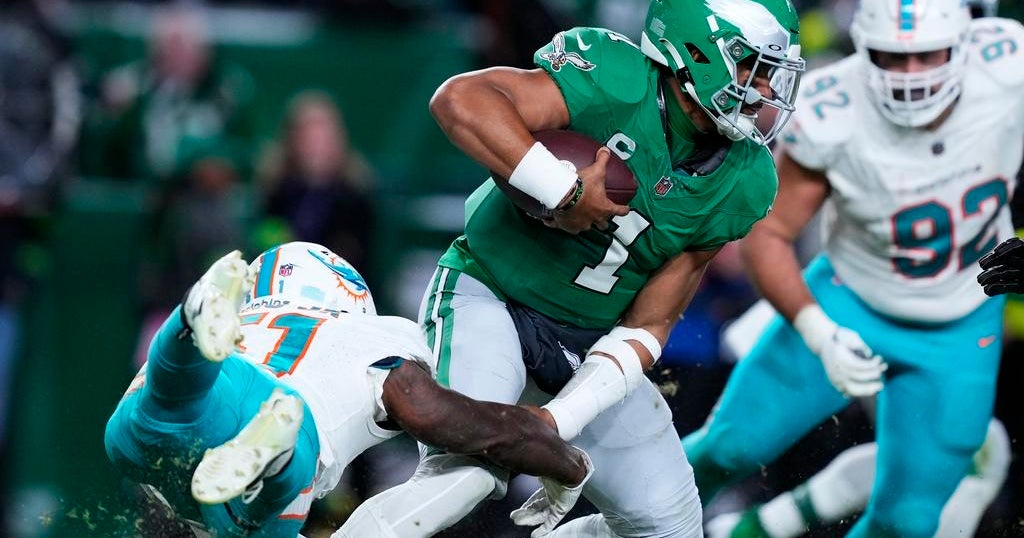 Miami Dolphins slide to Philadelphia Eagles 31-17 as Jalen Hurts passes for 279 yards Miami Dolphins slide to Philadelphia Eagles 31-17 as Jalen Hurts passes for 279 yards