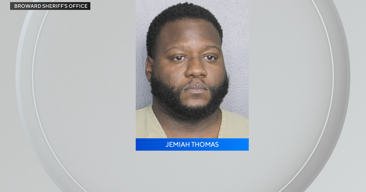 Broward sheriff’s Deputy Jemiah Thomas accused of sending sexual texts to 17-year-aged girl Broward sheriff’s Deputy Jemiah Thomas accused of sending sexual texts to 17-year-aged girl
