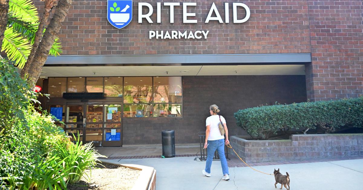 Големи вериги дрогерии, включително Rite Aid и CVS, затварят стотици