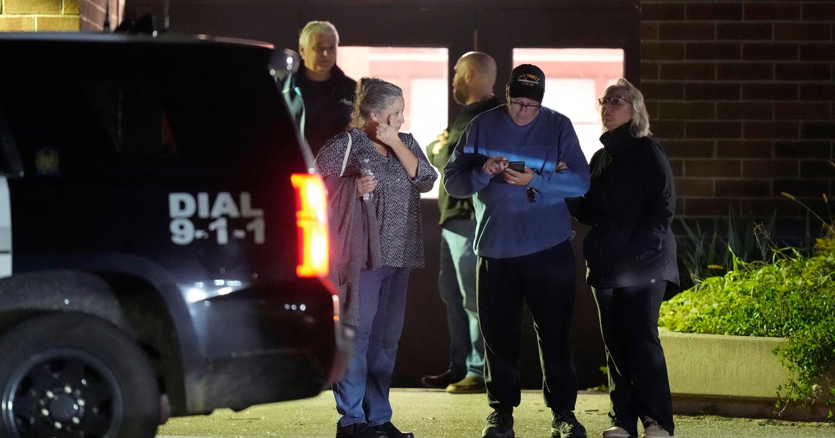 Multiple cities and cities in lockdown amid manhunt for Lewiston, Maine taking pictures ‘person of interest’ Robert Card Multiple cities and cities in lockdown amid manhunt for Lewiston, Maine taking pictures ‘person of interest’ Robert Card