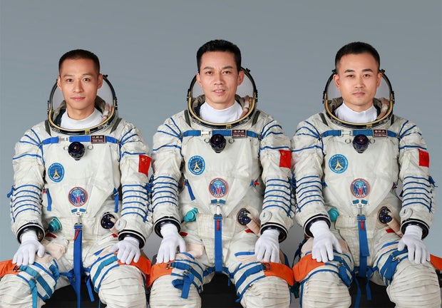 102523-shenzhou17-crew.jpg