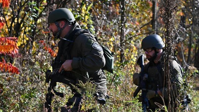 cbsn-fusion-former-boston-police-commissioner-ed-davis-on-manhunt-for-maine-mass-shooter-thumbnail-2405520-640x360.jpg 