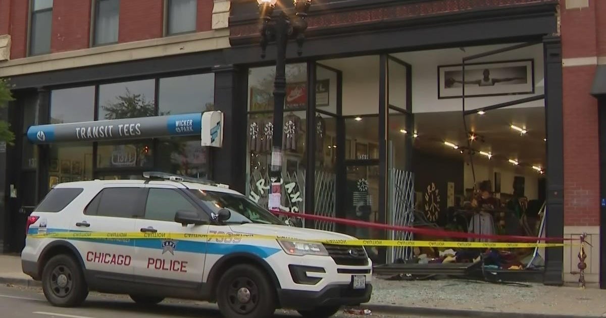 Chicago clothing store hit second time in over a month in string of crashandgrab burglaries Chicago clothing store hit second time in over a month in string of crashandgrab burglaries