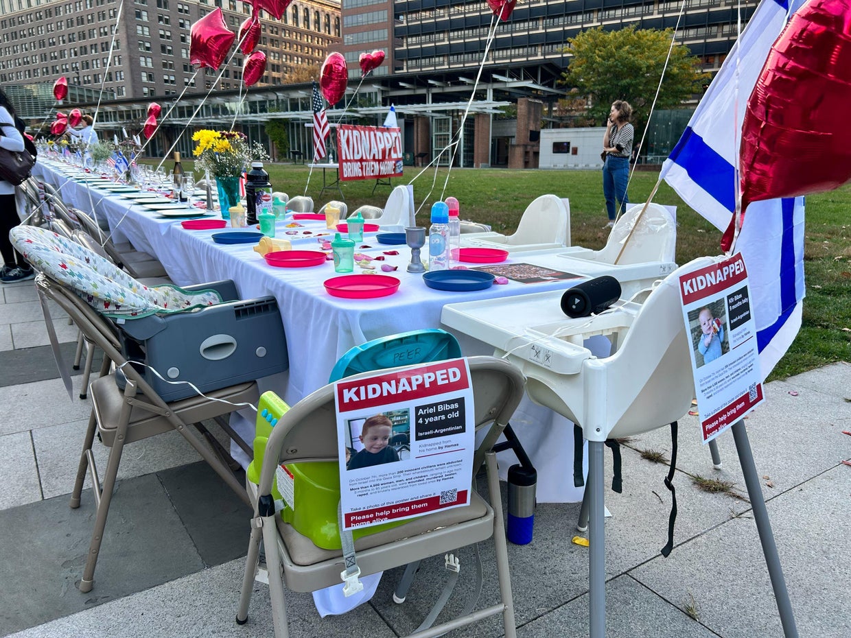 Empty Shabbat table at Independence Mall honors Israeli hostages - CBS ...