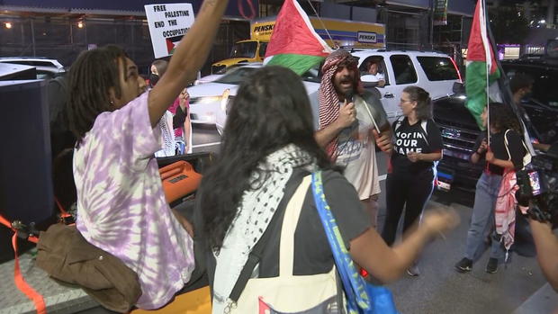 pro-palestinian-rally-at-city-hall-calls-for-cease-fire-in-gaza.jpg 