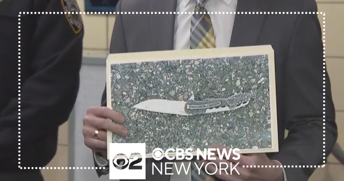 Watch: NYPD update on shooting suspect shot in Brooklyn - CBS New York