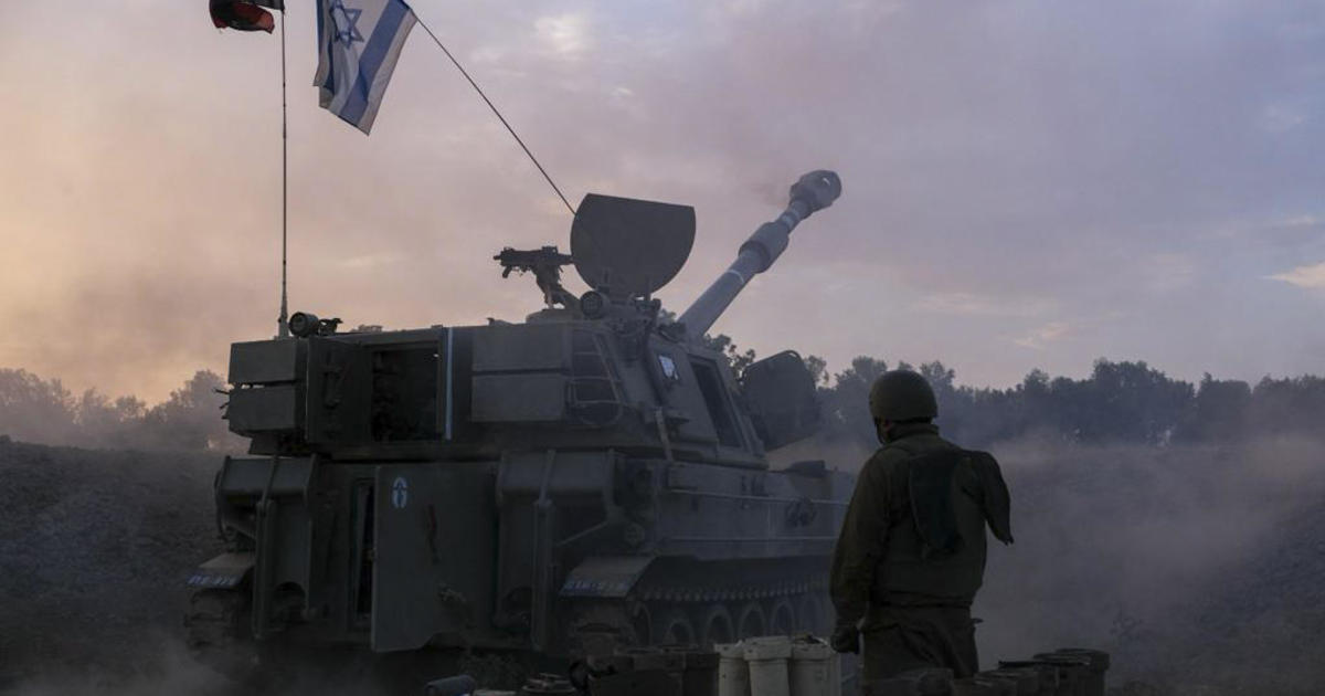 Израелски войници напредват към разкъсания от войната град Газа рано