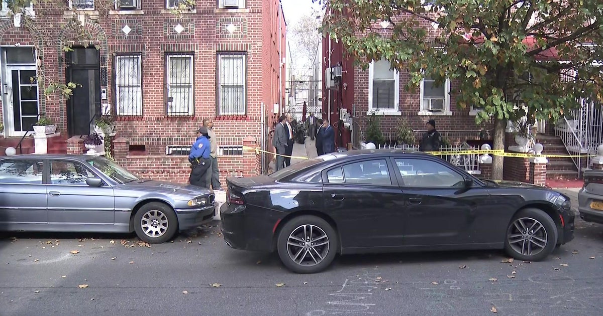 Police seek suspect in deadly Brooklyn shooting - CBS New York