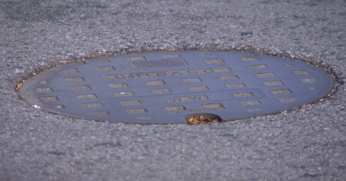 Police issue alert about sewer cover thefts in Chicago